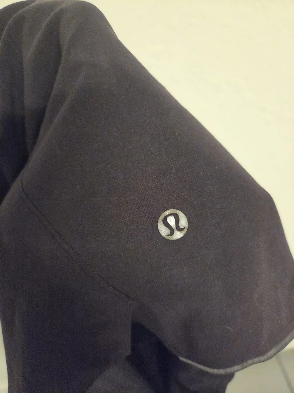 Lululemon  Athletica  mens shorts Small  Black 70